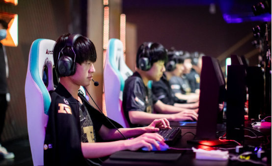 及掩耳之势 及掩耳之势