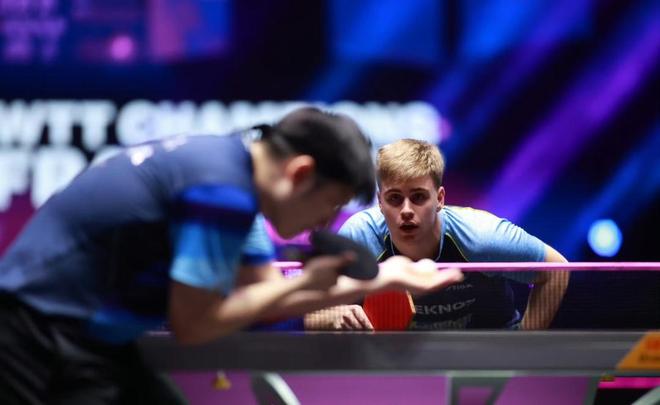 后防线暴露 后防线暴露